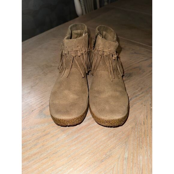 Ugg Shenendoah tan ankle fringe boots size 8 - Picture 4 of 11